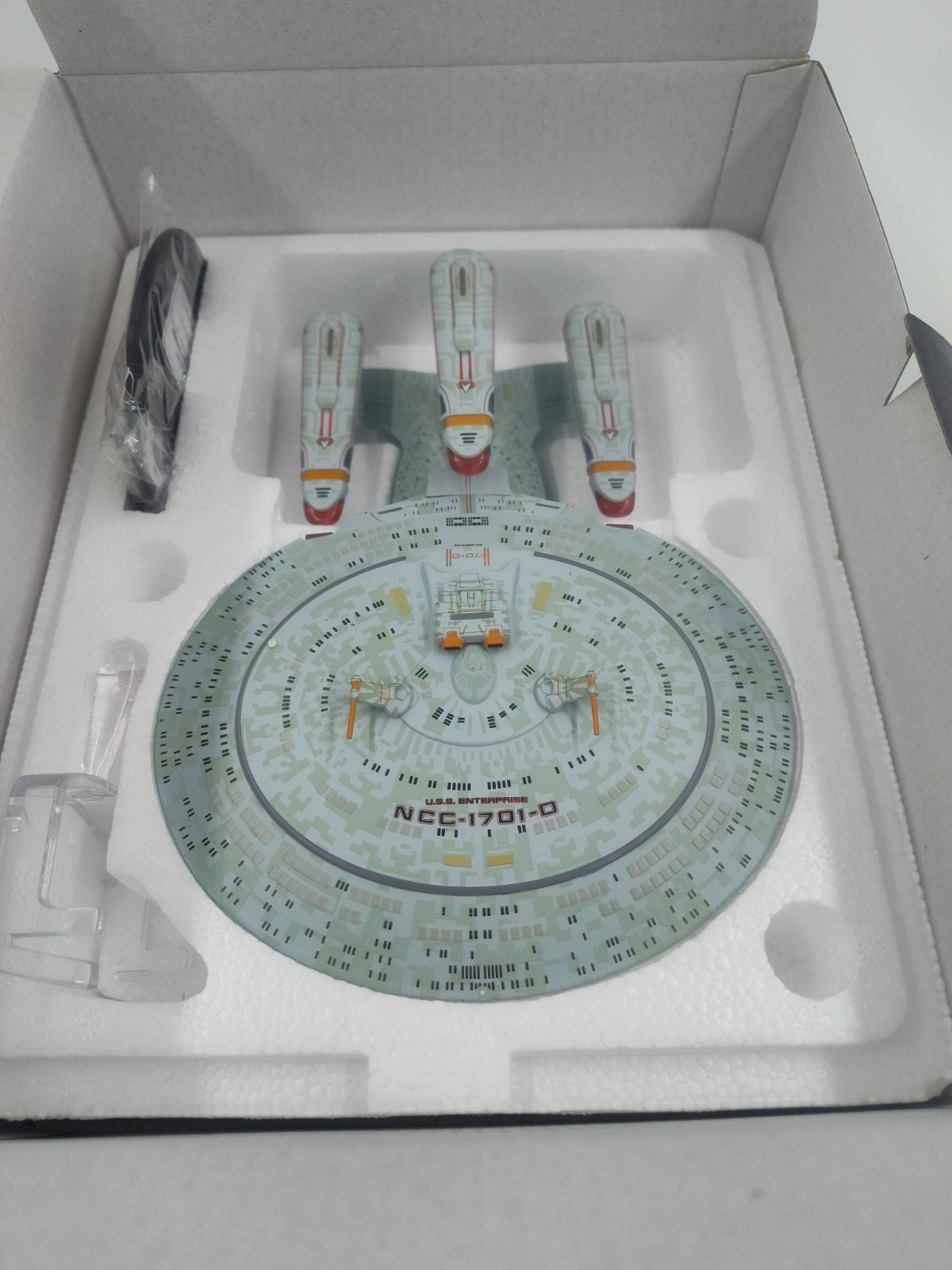 NEW Eaglemoss Star Trek USS Enterprise NCC-1701-D XL All Good Things NEW Eaglemoss Star Trek USS Enterprise NCC-1701-D XL All Good Things