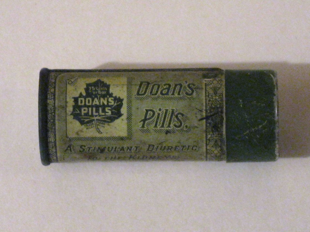 Vintage 1940s DOAN\'S PILLS for the KIDNEYS Advertising Tin Foster-Milburn