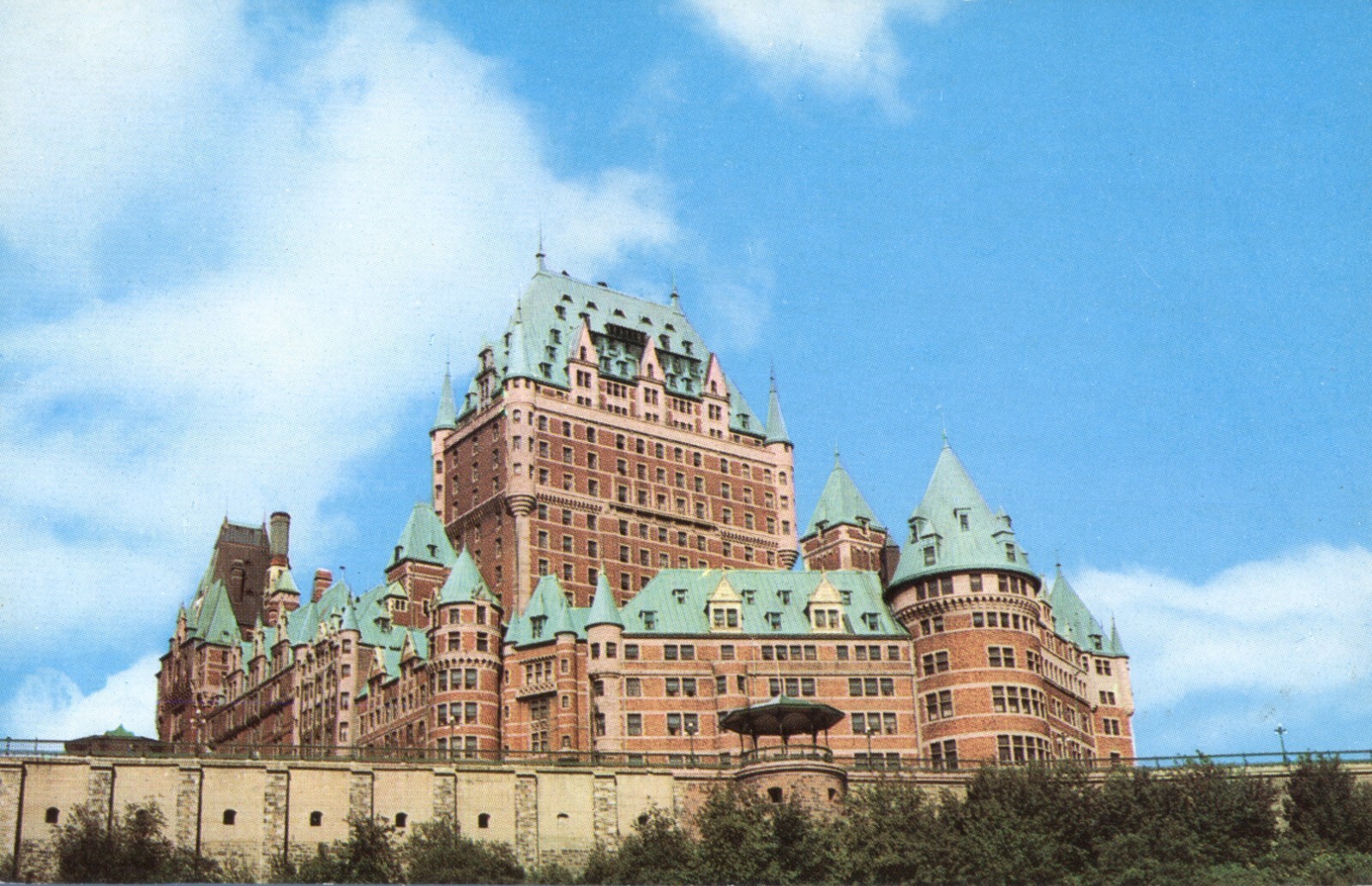 Vintage Postcard  Fairmont Le Château Frontenac Historic Hotel Quebec Canada CAN