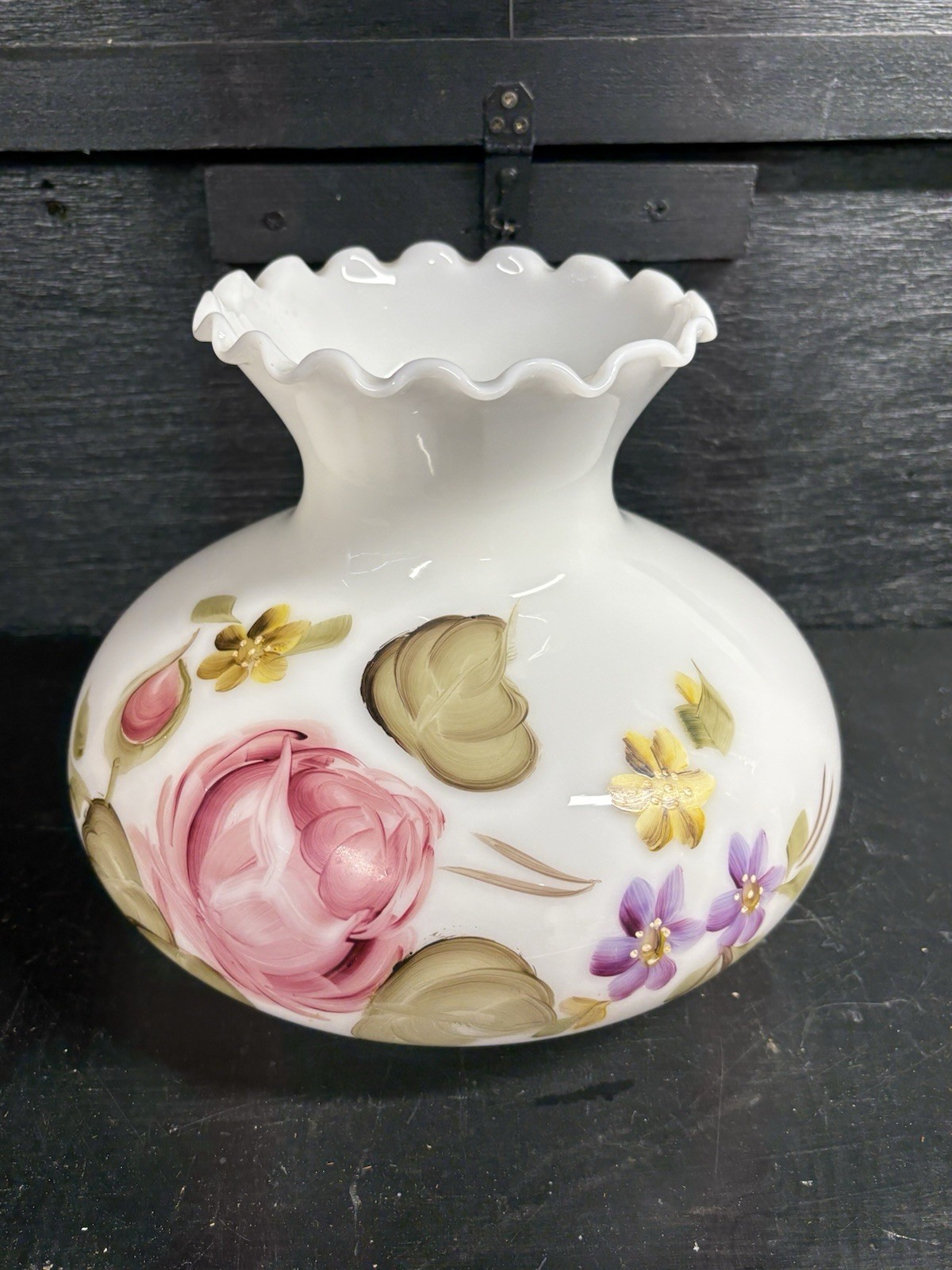 A Very Nice Vintage GWTW Hand Painted Glass Lamp Shade White Floral Design A Very Nice Vintage GWTW Hand Painted Glass Lamp Shade White Floral Design