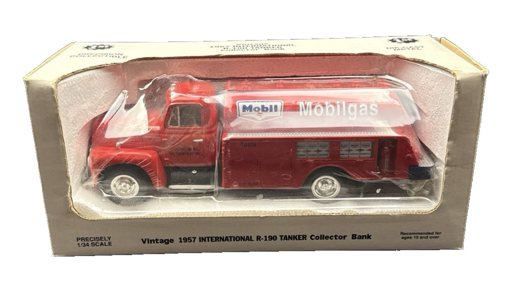 1995 First Gear International R-190 Mobilgas Tanker Bank NIB Diecast Truck