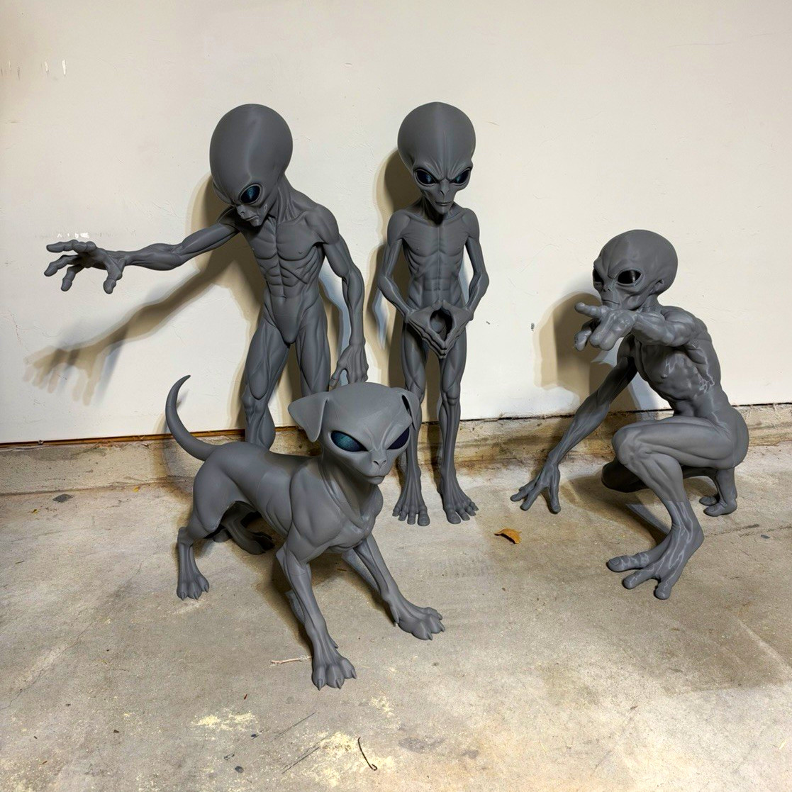 Set of 4 Gray Alien & Alien Dog Figurines UFO Area 51 Roswell Collectibles