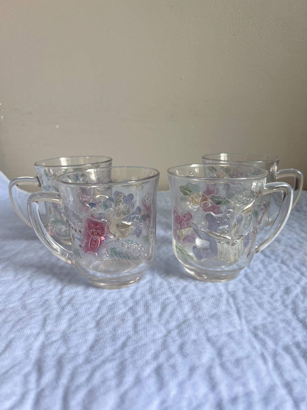 Rare Vintage Aderia Glass Ishizuka Christmas Mugs (Set Of 4) Rare Vintage Aderia Glass Ishizuka Christmas Mugs (Set Of 4)