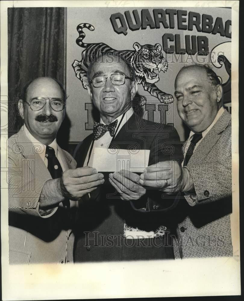 1977 Press Photo States-Item Children\'s Football Fund- Quarterback Club Donation