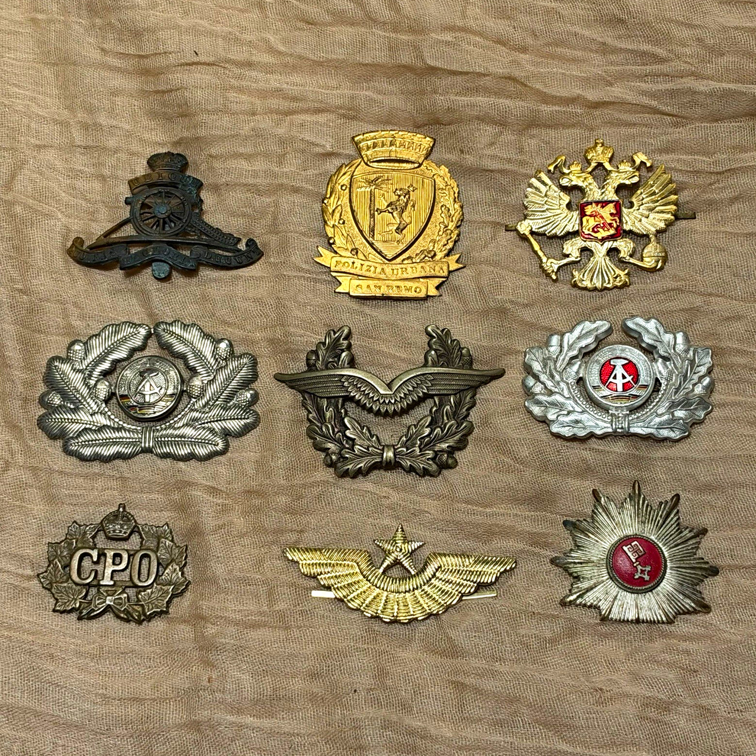 Mixed Lot Militaria Military Badges, Pins & Insignia, Metal (8-9 pcs)
