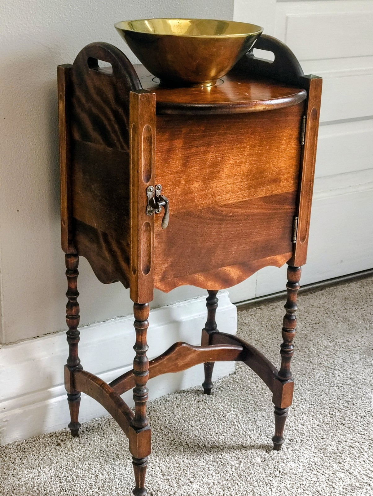 Antique Cushman Copper Lined Humidor Cabinet Early 20th Century Smoking Table Antique Cushman Copper Lined Humidor Cabinet Early 20th Century Smoking Table
