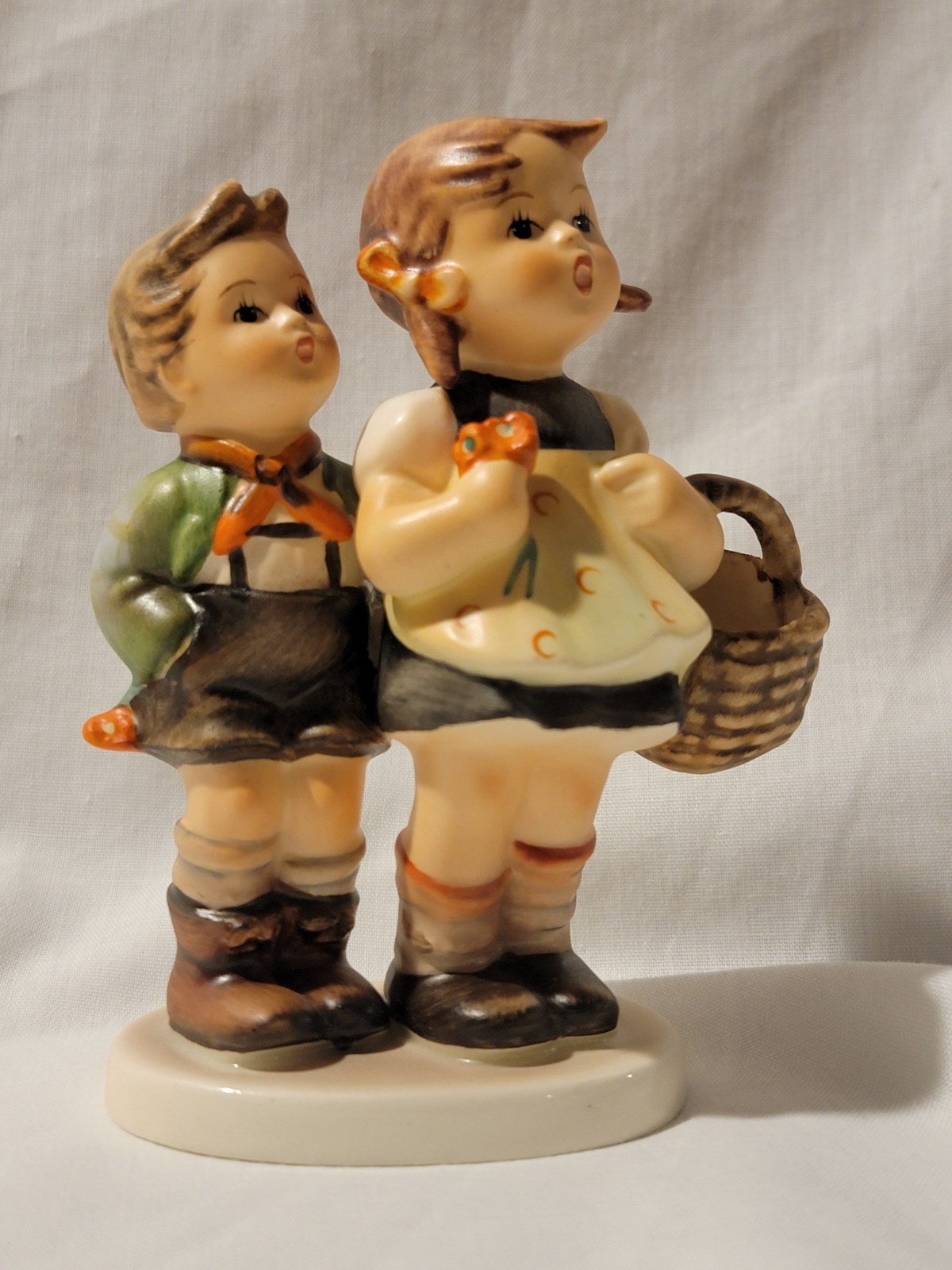 Goebel M.I. Hummel 49 2/0 “To Market” – TMK-3