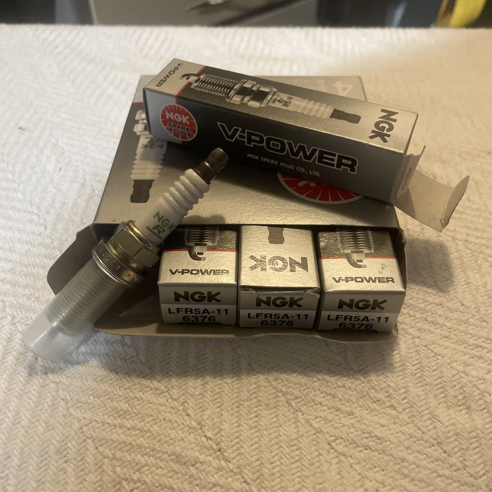 4 Pack NGK V-Power 6376 Spark Plugs LFR5A-11 stock # 6376 4 Pack NGK V-Power 6376 Spark Plugs LFR5A-11 stock # 6376