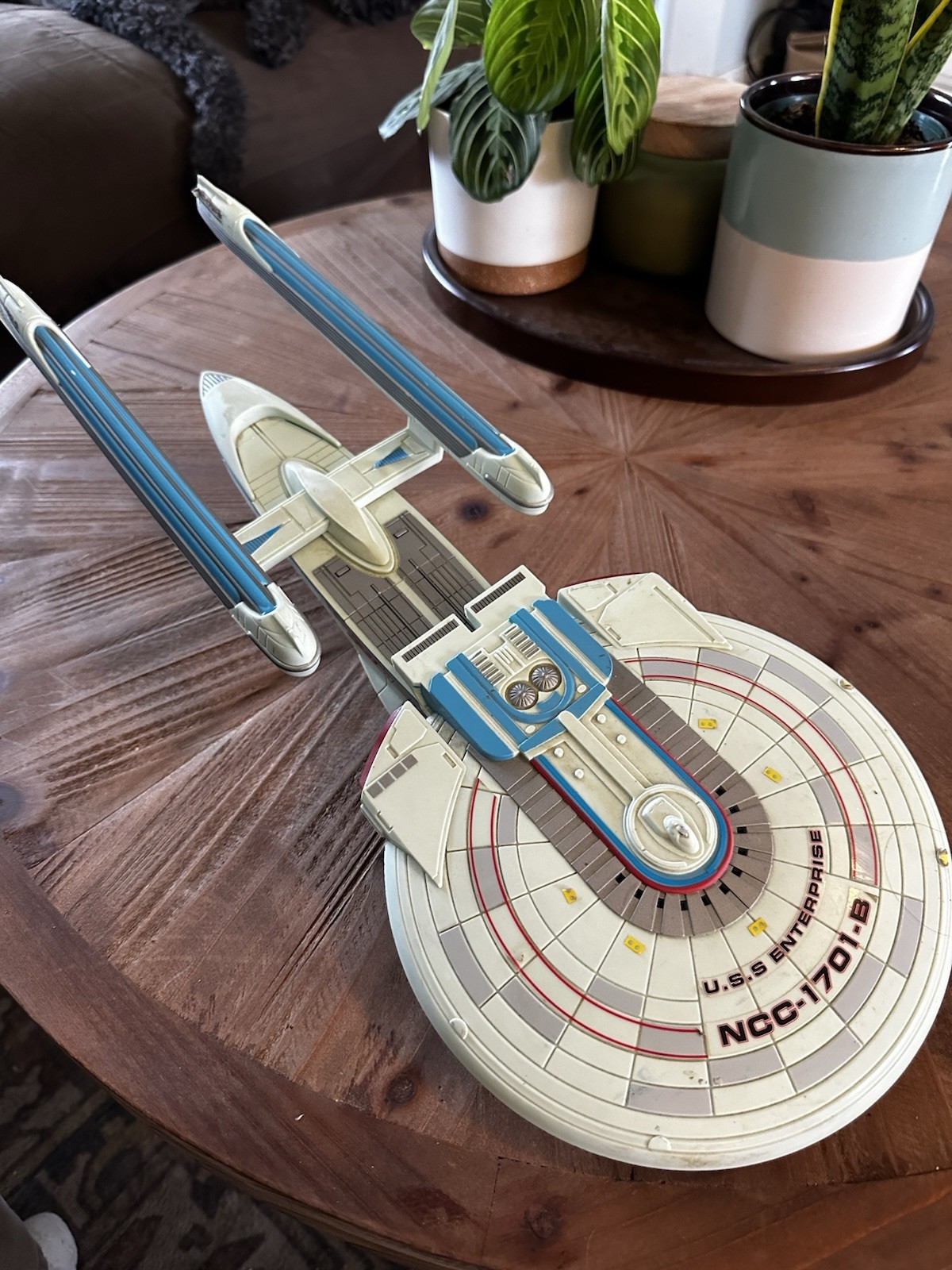 1994 Star Trek U.S.S. Enterprise NCC-1701-B Playmates Toys 1994 Star Trek U.S.S. Enterprise NCC-1701-B Playmates Toys