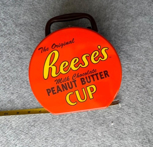 VTG Reese\'s Peanut Butter Cup Metal Tin Container Lunch box-style Good Condition