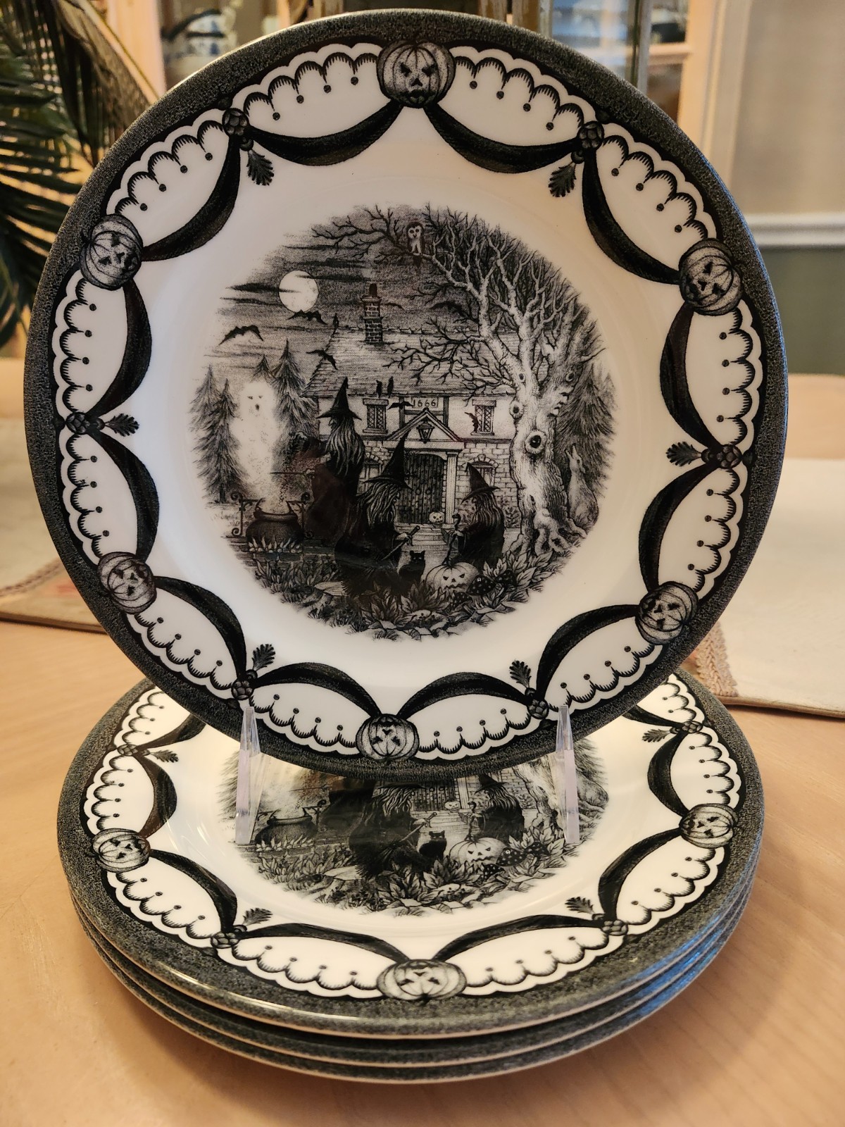 ROYAL STAFFORD WITCH COVEN SET OF 4 SIDE PLATES HALLOWEEN WITCHES GHOST HAUNTED ROYAL STAFFORD WITCH COVEN SET OF 4 SIDE PLATES HALLOWEEN WITCHES GHOST HAUNTED