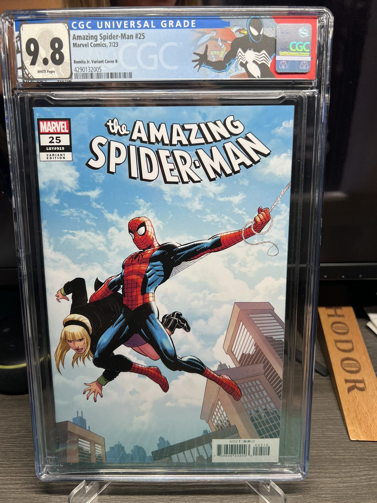 Amazing Spider-man #25 CGC 9.8 1:100 (Romita Jr Gwen Stacy Variant) Amazing Spider-man #25 CGC 9.8 1:100 (Romita Jr Gwen Stacy Variant)