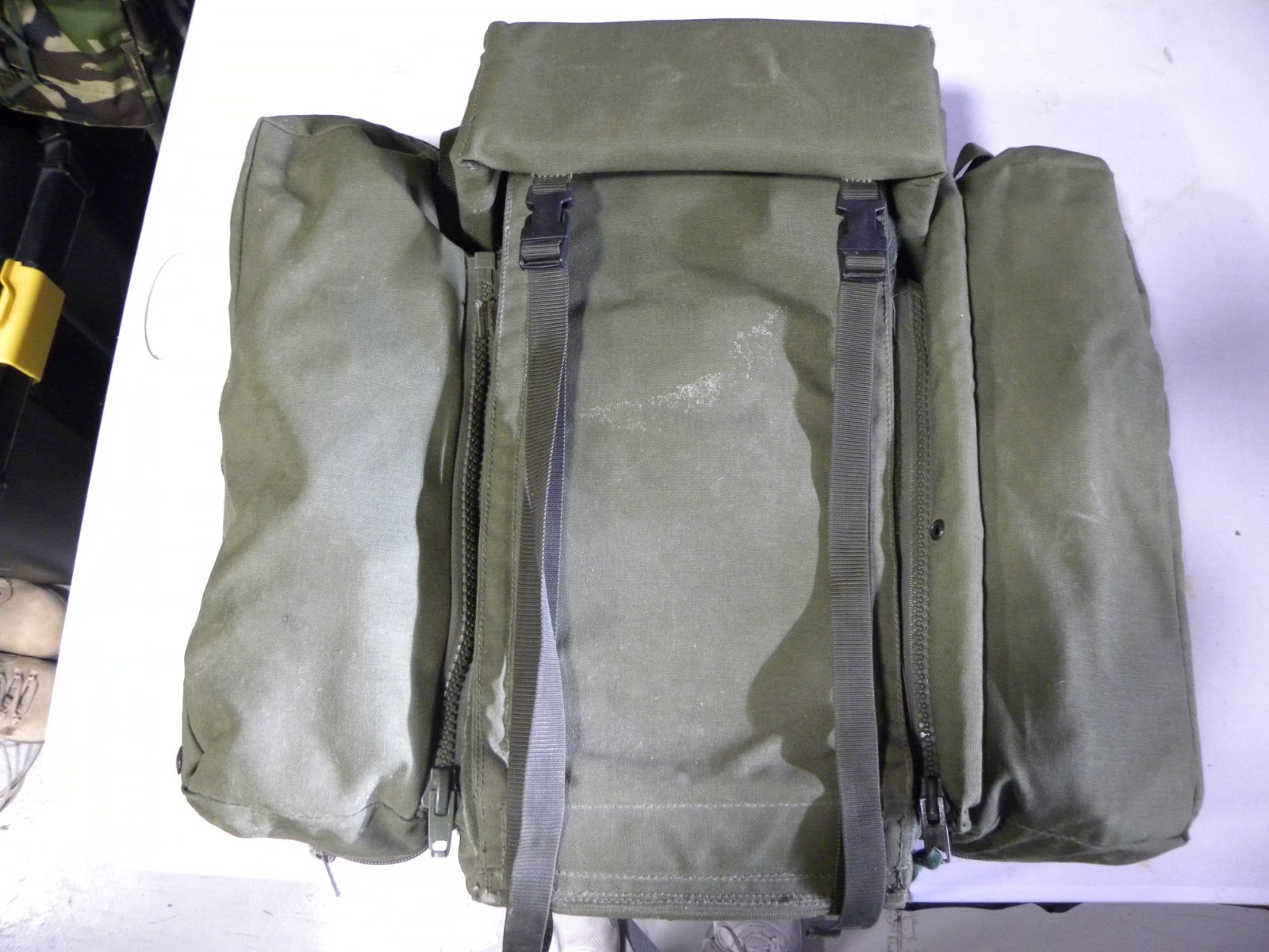 CLANSMAN UK/PRC 319 MANPACK RADIO (SF) WITH ACCESSORIES ( NOT TESTED ) CLANSMAN UK/PRC 319 MANPACK RADIO (SF) WITH ACCESSORIES ( NOT TESTED )