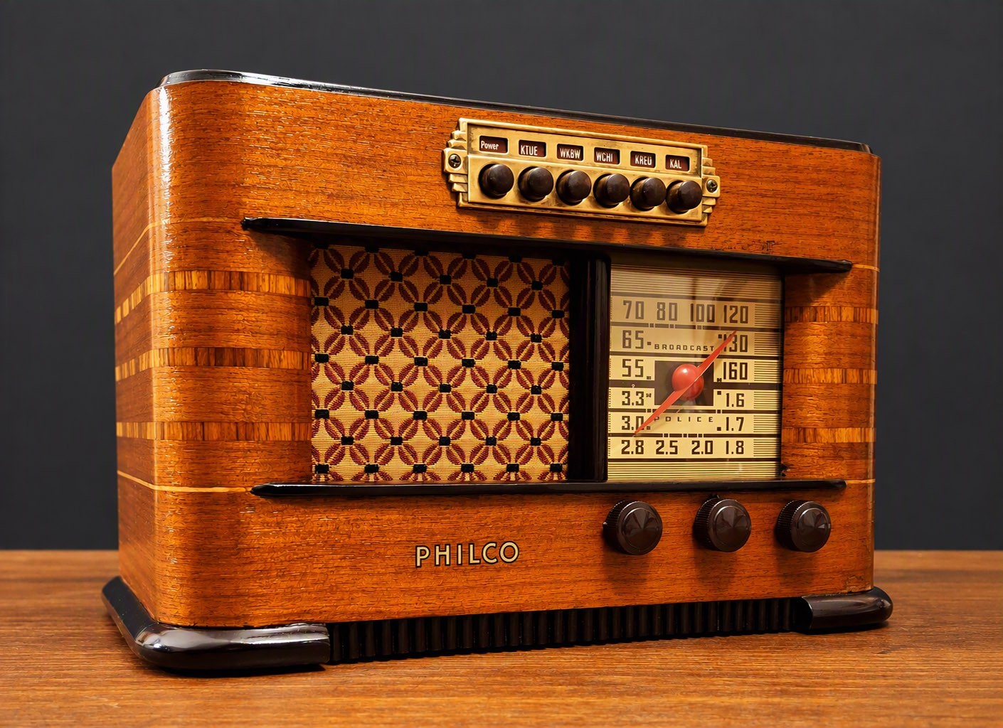 Old Antique Wood Philco Vintage Tube Radio - Restored & Working Deco Tabletop