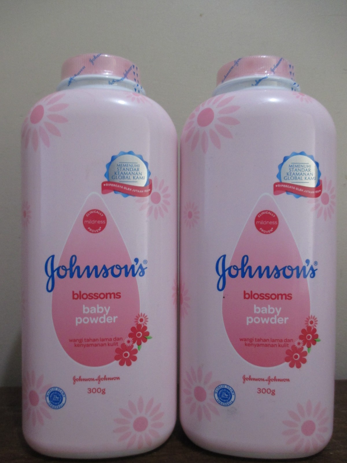 2x Johnson\'s Blossoms Baby Powder Talc, 10 oz (300g)  original