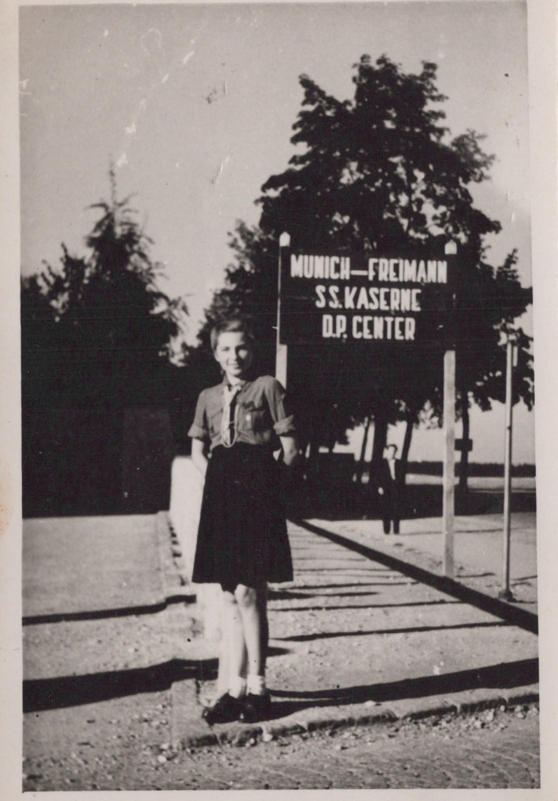 1947 Munich Freimann DP Center Displaced Persons Camp Woman SMALL VINTAGE PHOTO 1947 Munich Freimann DP Center Displaced Persons Camp Woman SMALL VINTAGE PHOTO