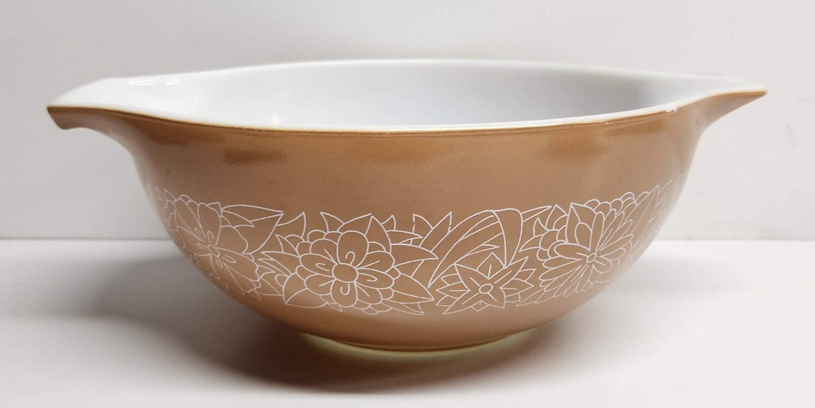 Vintage Pyrex Glass Brown/Tan 2.5 qt Woodland #443 Cinderella Mixing Bowl
