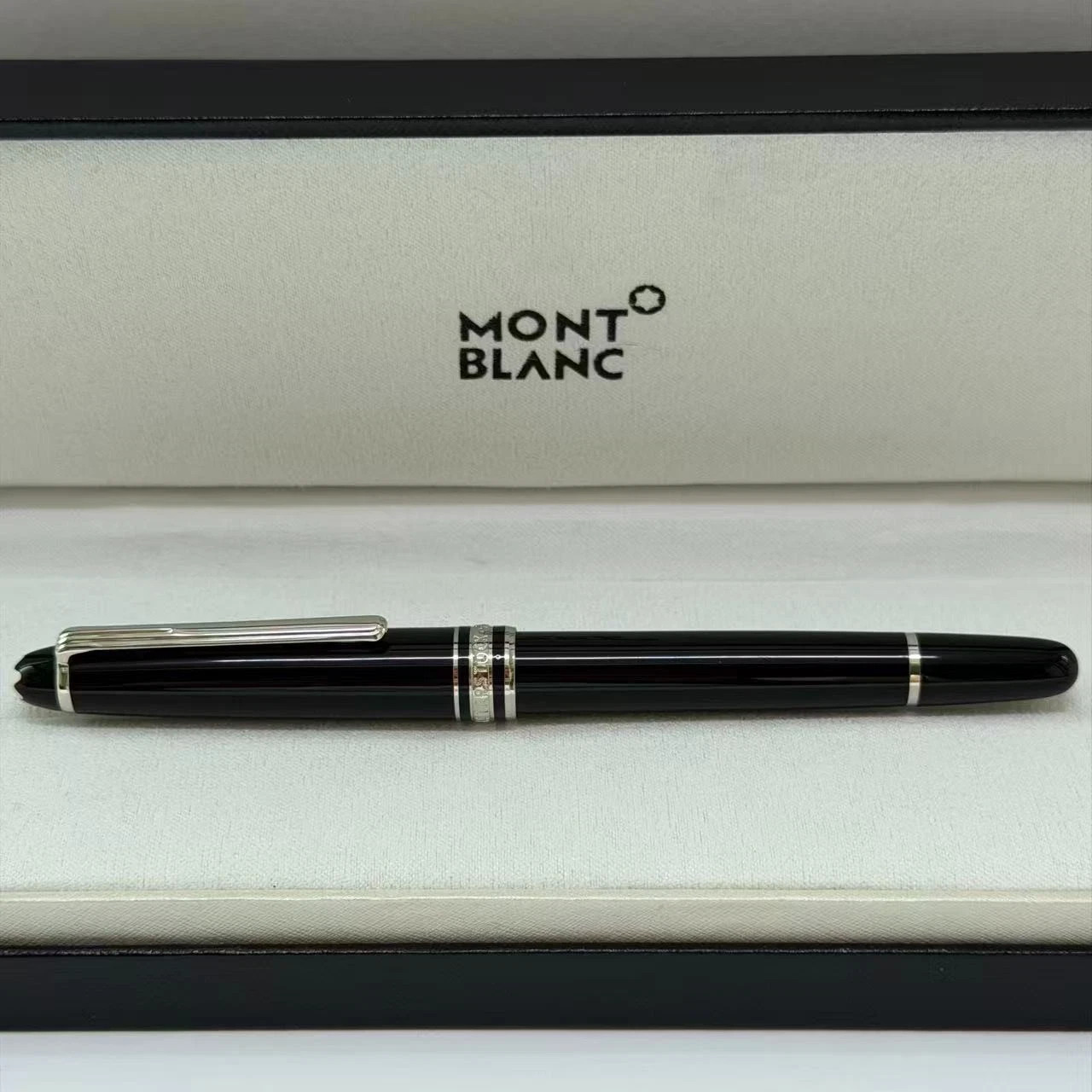 M. B Meisterstuck Black Fountain Pen Platinum Trim w/ Gift Box VIP Gift Rare