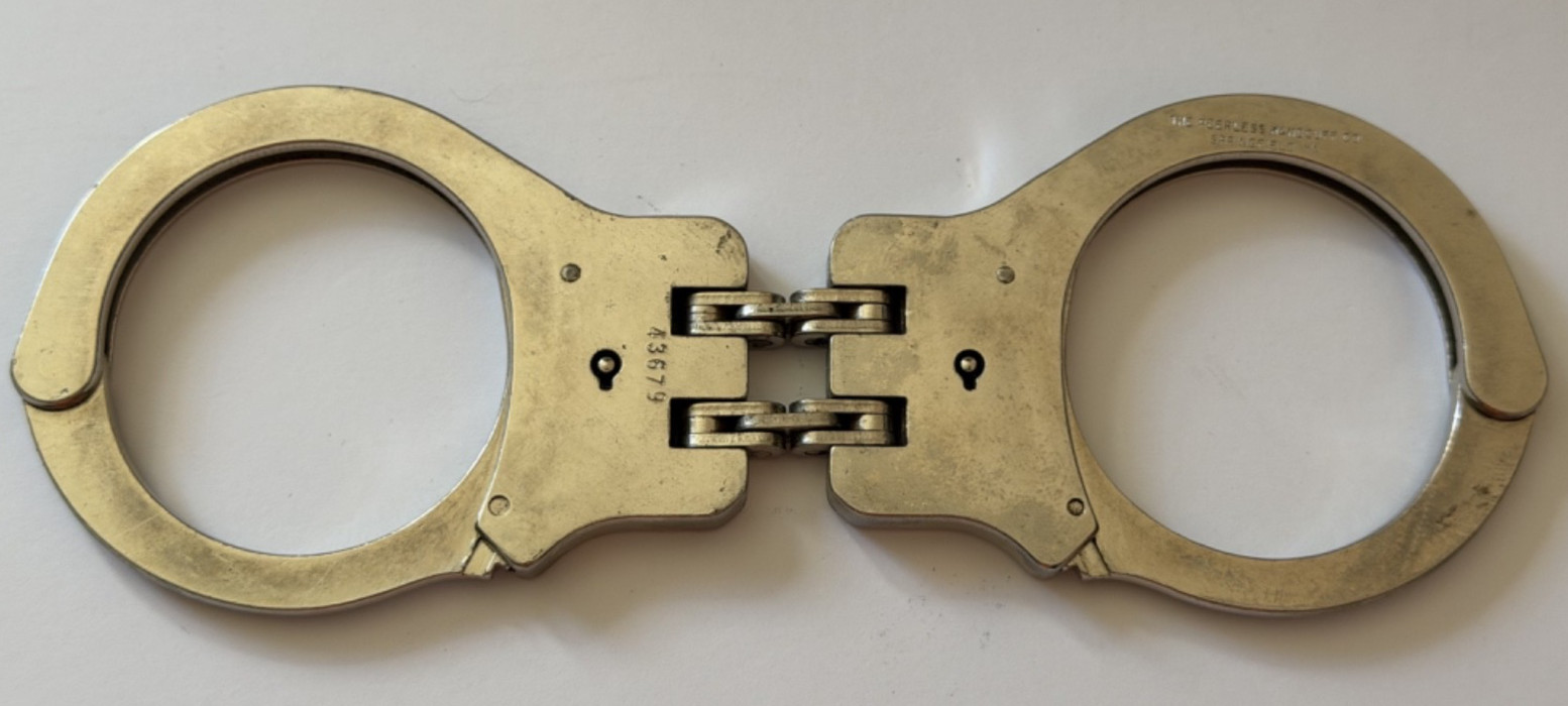 VINTAGE PEERLESS HINGED HANDCUFFS WITH KEY TESTED WORKING EUC