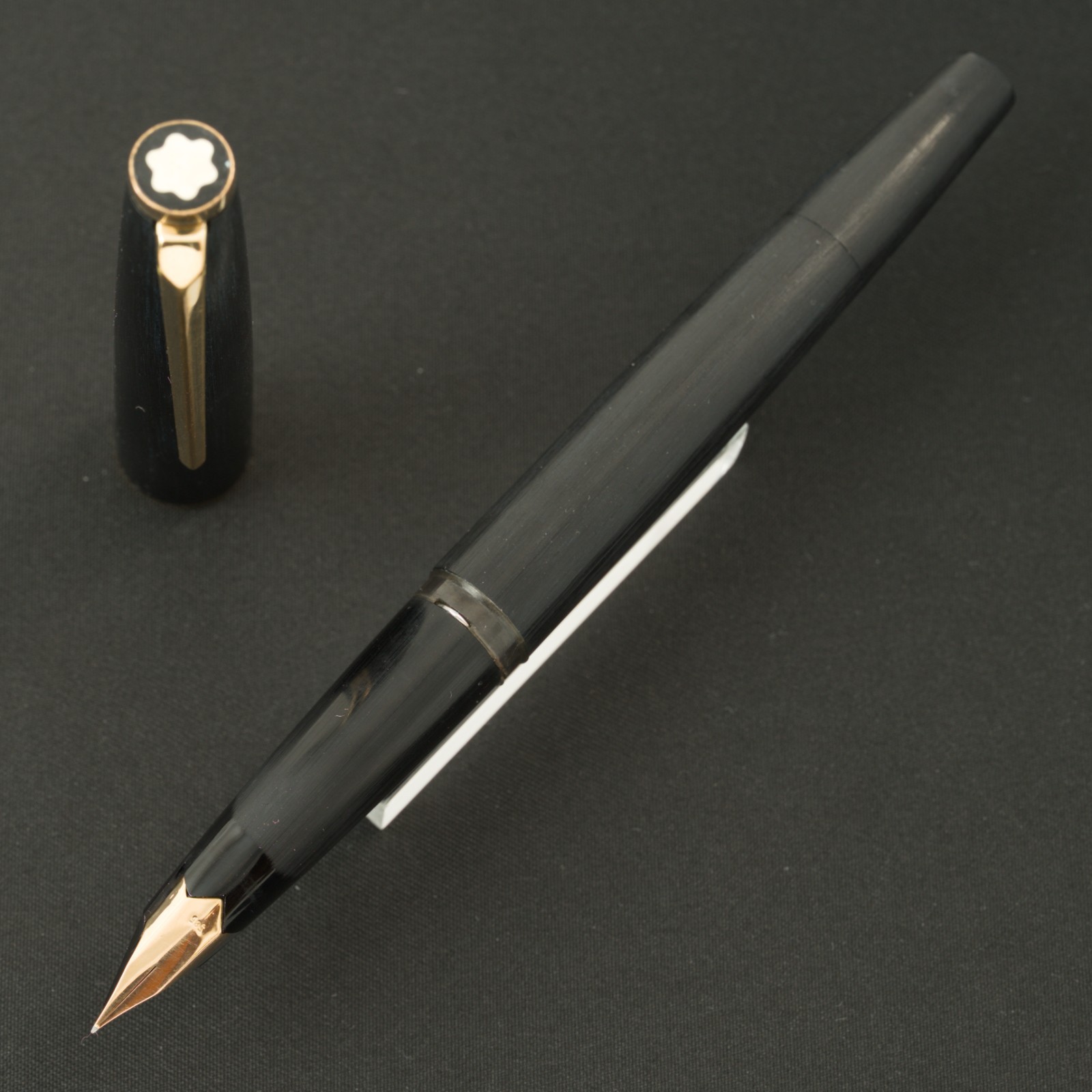 Authentic Vintage 1970s Montblanc 220 Matte Black 14K EF Piston Fountain Pen