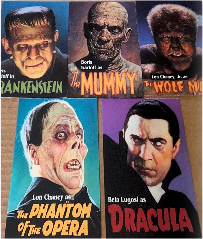 CLASSIC MOVIE MONSTERS 5 JUMBO POSTCARDS WITH MAILER - See Pictures CLASSIC MOVIE MONSTERS 5 JUMBO POSTCARDS WITH MAILER - See Pictures