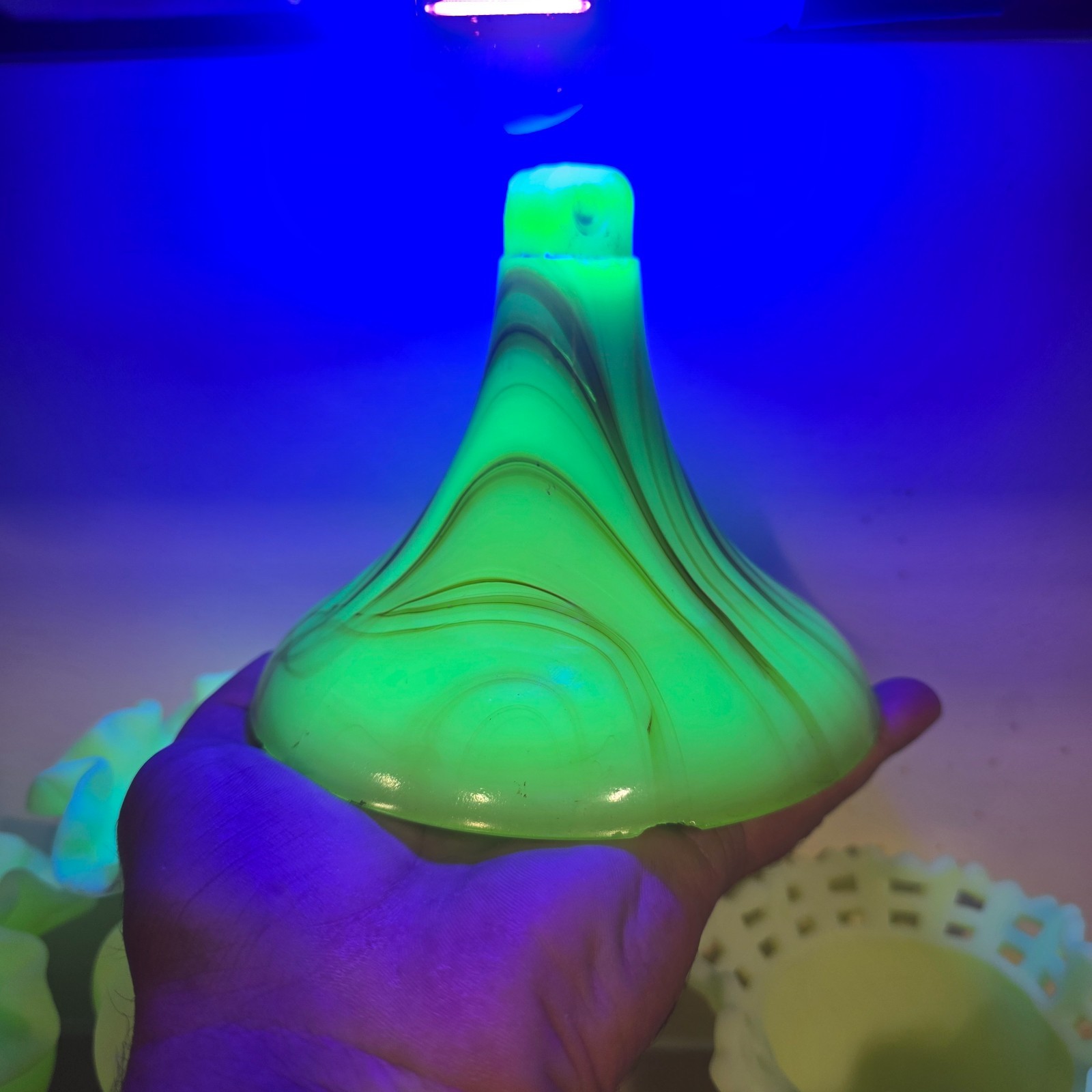 Vintage Uranium Glass Vidrio / Desk Fan Slag Glass (NOT THE ORGINAL FAN)