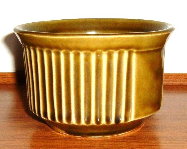 Vintage McCOY 138 USA Light Yellow-Brown Ribbed Pottery Planter