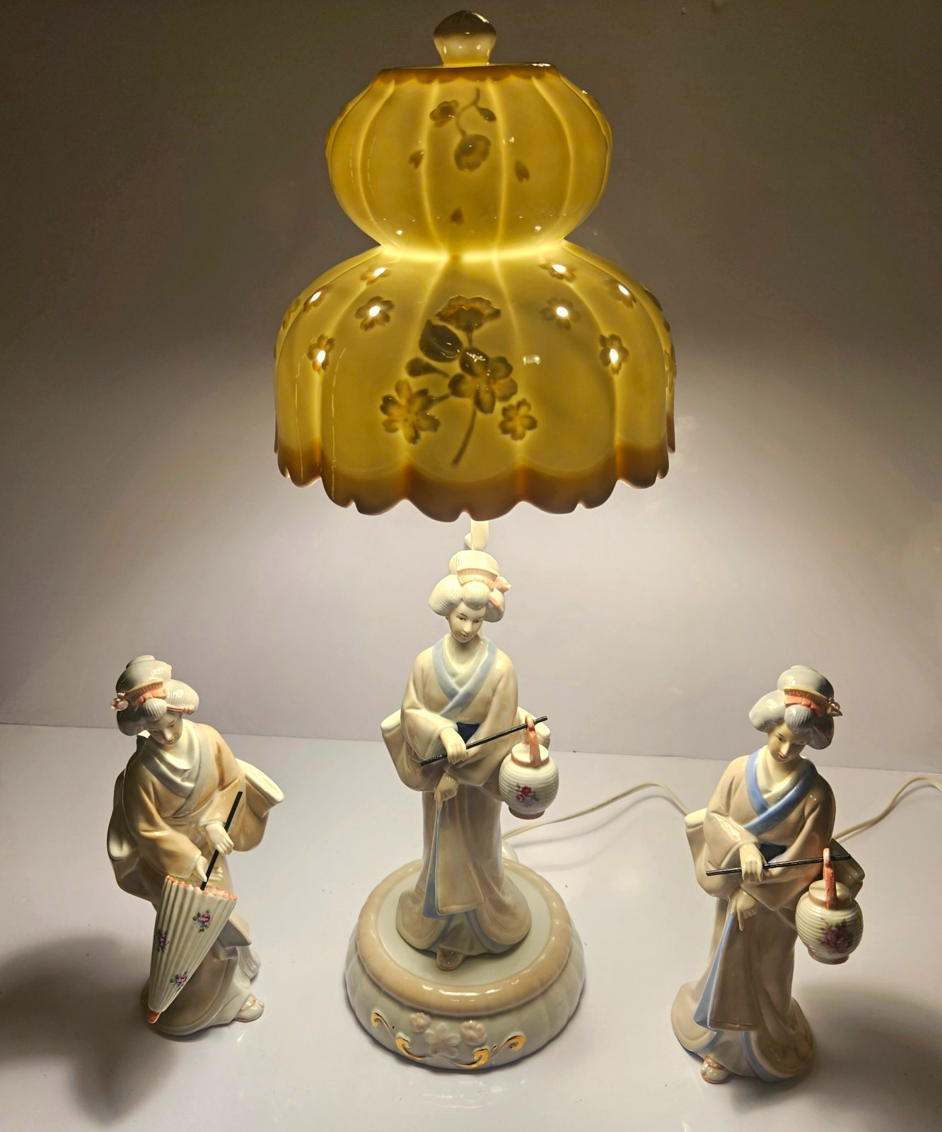 Porcelain Vintage Geisha Figurine Table Lamp w/ Shade, 2 Additional Figurine Set