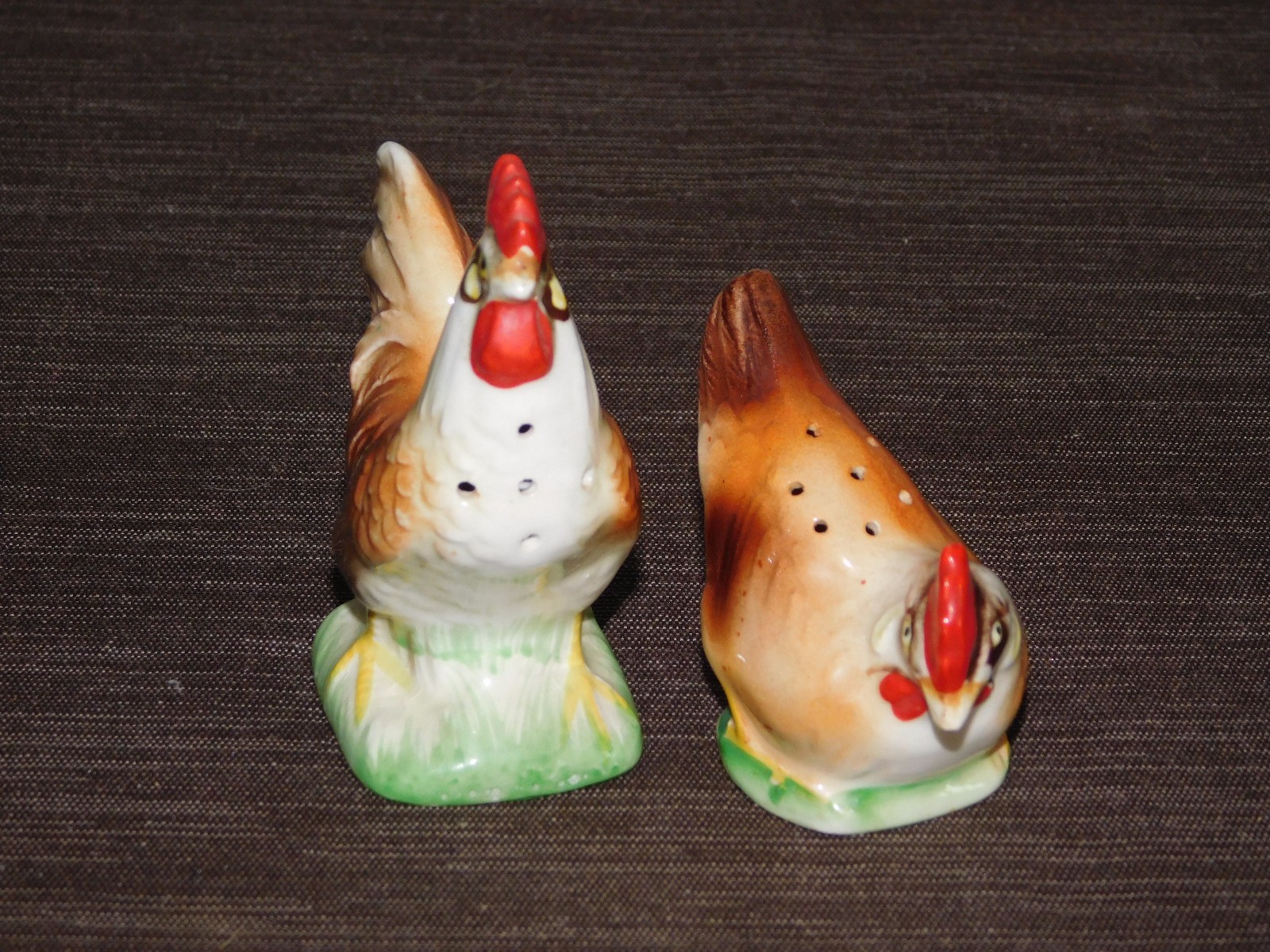 VINTAGE KITCHEN SALT & PEPPER SHAKERS CERAMIC CHICKEN & ROOSTER