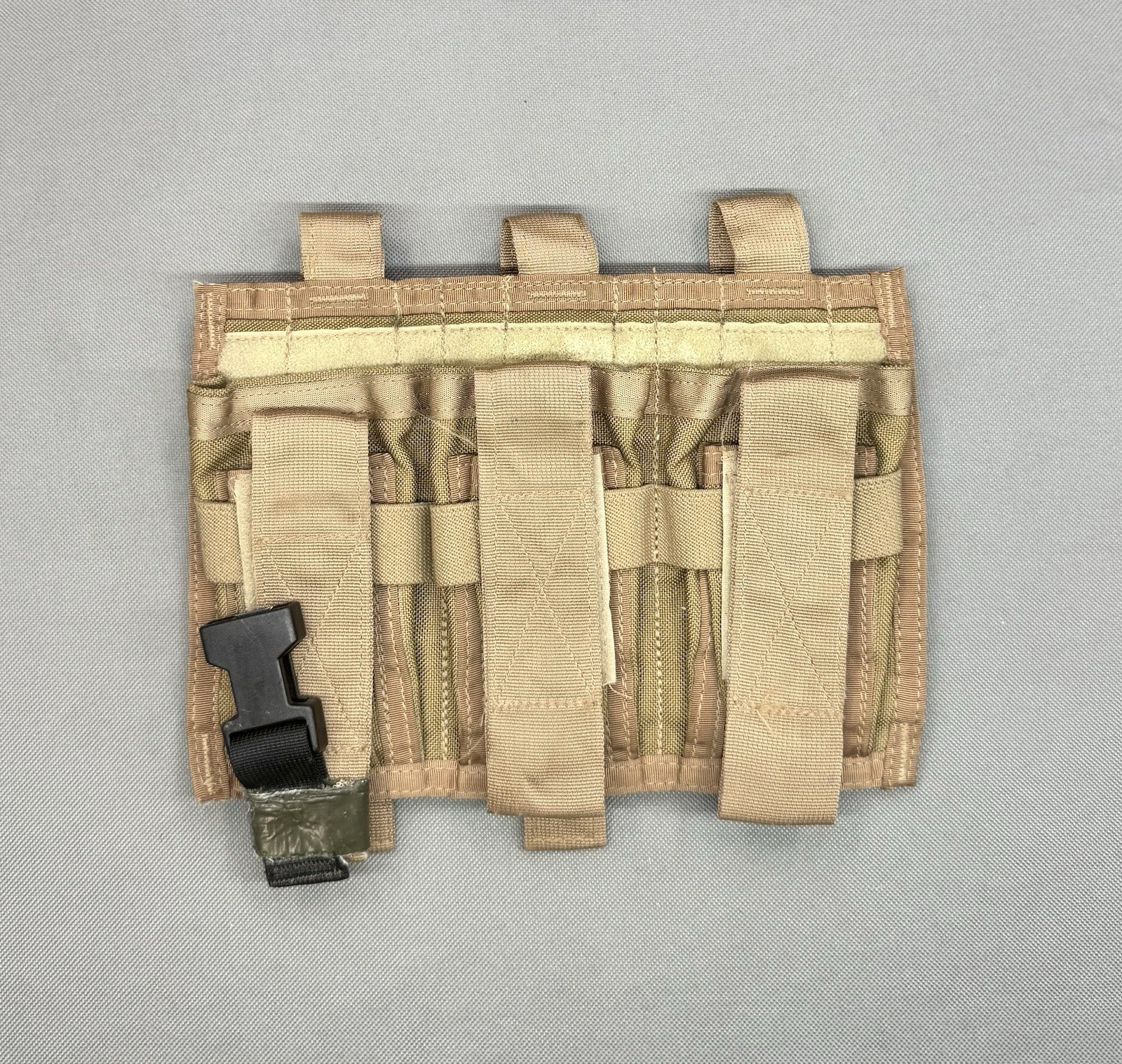 PARACLETE Pre-MSA TRIPLE Rifle/ Pistol MAG POUCH, Tan, SOF Pinky Tan PARACLETE Pre-MSA TRIPLE Rifle/ Pistol MAG POUCH, Tan, SOF Pinky Tan