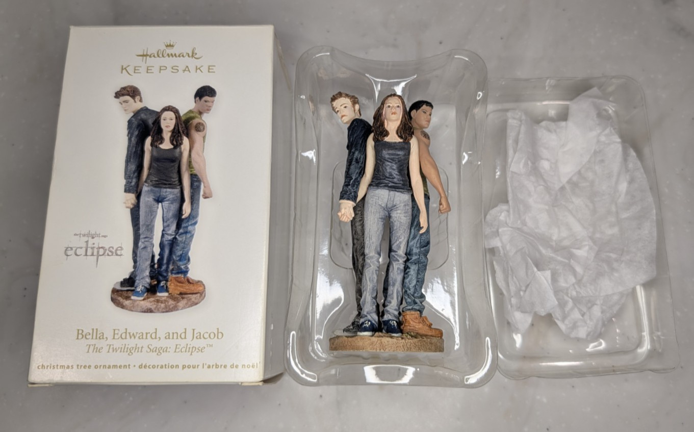 Twilight Saga: Eclipse Hallmark Keepsake Ornament Bella, Edward & Jacob 2011
