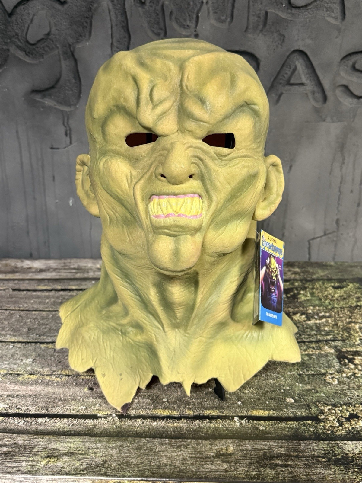 Goosebumps Haunted Mask Trick Or Treat Studios R.L. Stine Horror Prop Halloween