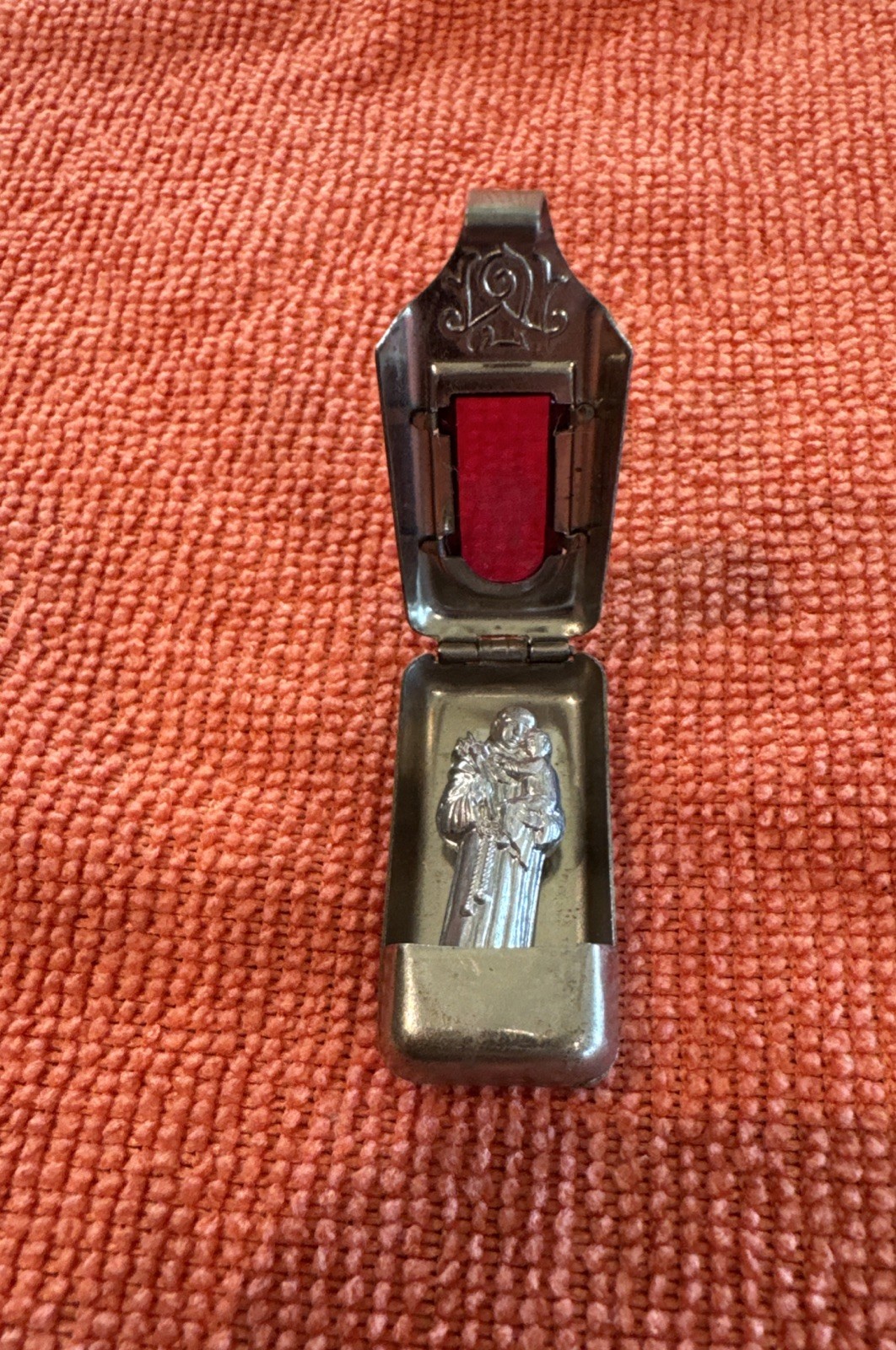 Vintage Miniature Pocket Shrine Of St Anthony And Jesus Metal Case 1.25\ Vintage Miniature Pocket Shrine Of St Anthony And Jesus Metal Case 1.25\