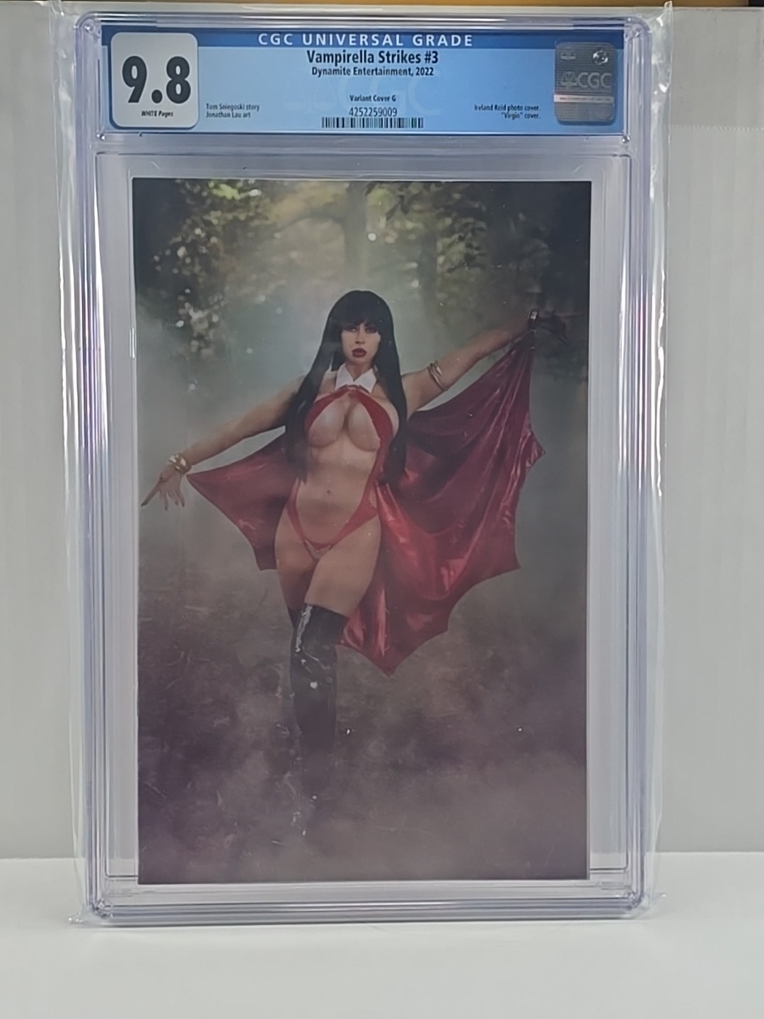DEFECTIVE Vampirella Strikes 3 CGC 98 Ireland Reid Cosplay Variant Virgi G3D