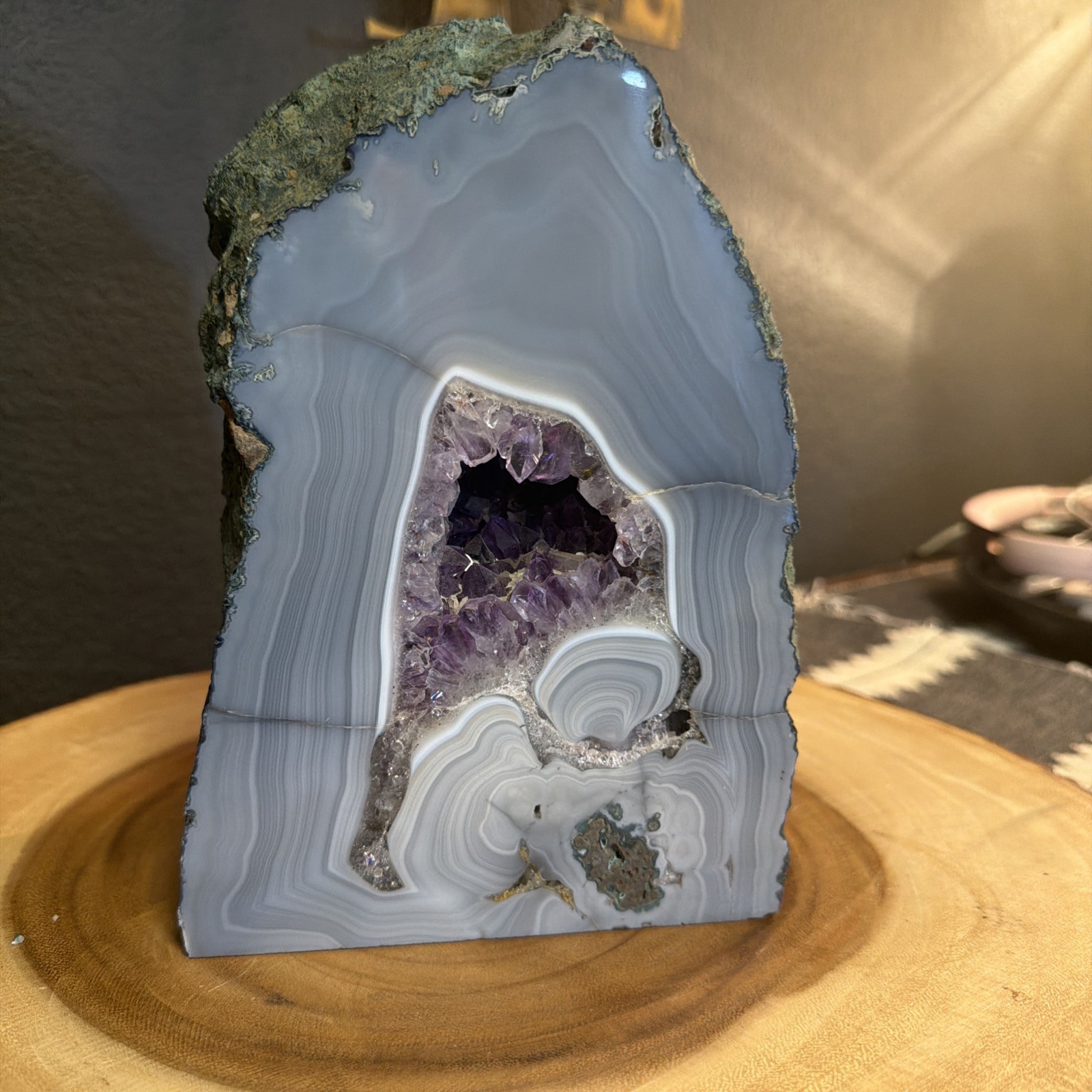 STUNNING Brilliant Purple Crystal Filled Amethyst Geode 12.5lbs COLLECTORS STUNNING Brilliant Purple Crystal Filled Amethyst Geode 12.5lbs COLLECTORS