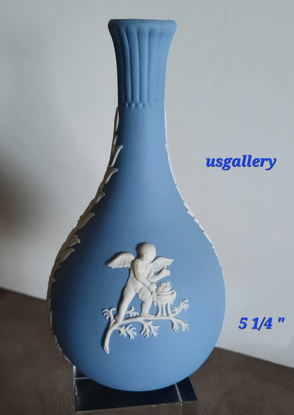 Vtg Wedgewood Arcadian Blue Jasperware Vase White Relief on Blue Neo Classical