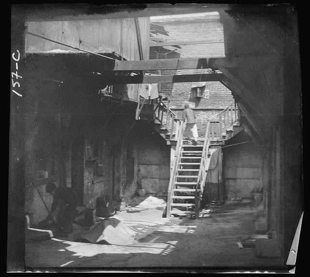 Photo:San Francisco Chinatown Devil\'s Kitchen 1900s Alley Courtyard Stairs