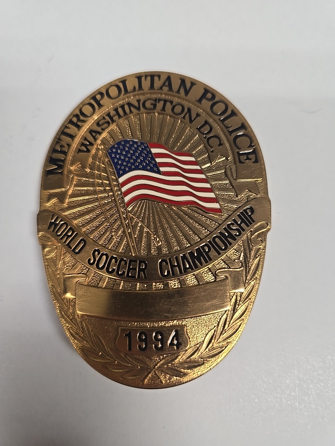 VINTAGE BASTIAN GENEVA N.Y. PIN&CLASP METROPOLITAN POLICE .