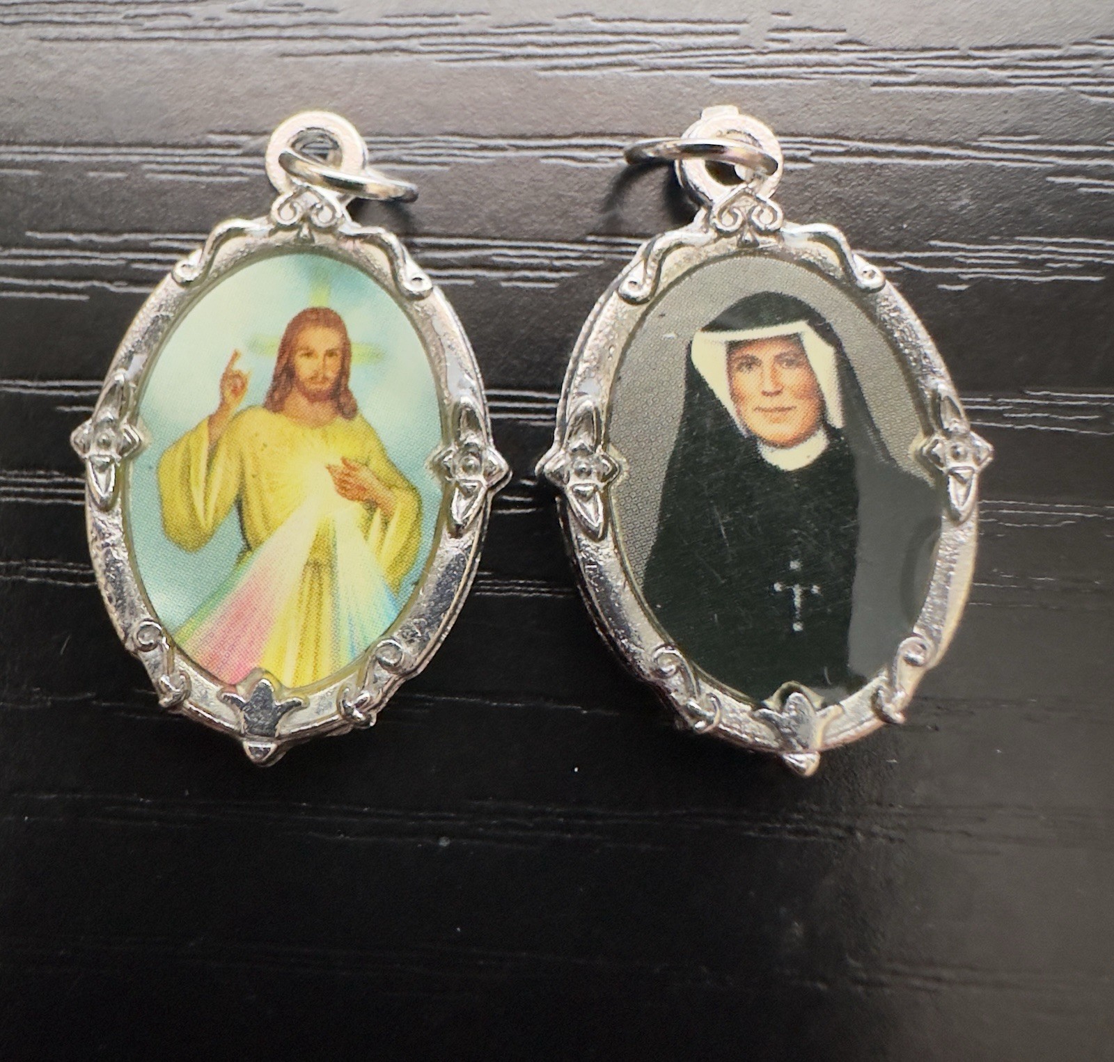 Divine Mercy/ Saint Faustian Double Sided Medal w Full Color Picture