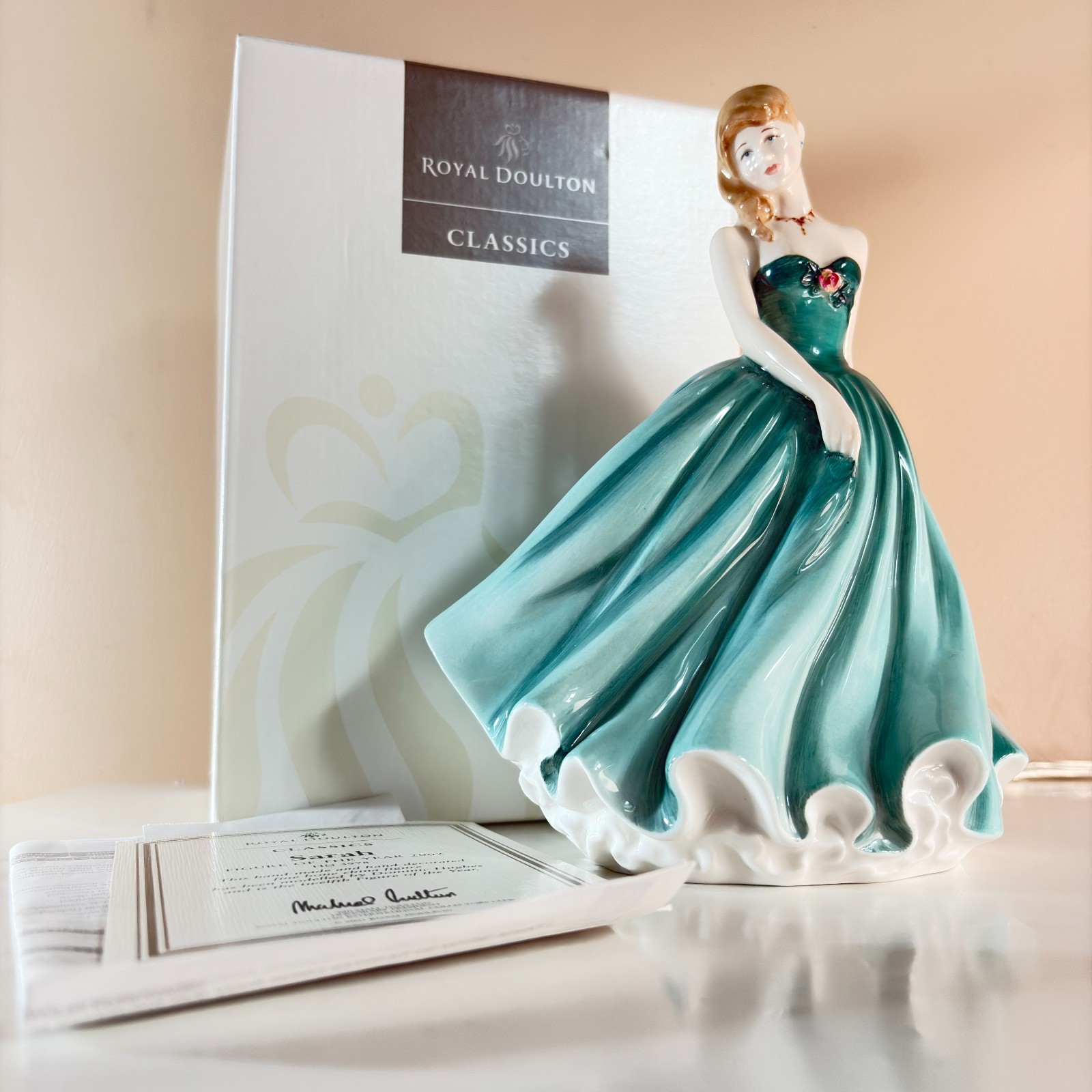 Royal Doulton Pretty Lady Sarah 2002 HN3978 Bone China Figure Of The Year Royal Doulton Pretty Lady Sarah 2002 HN3978 Bone China Figure Of The Year