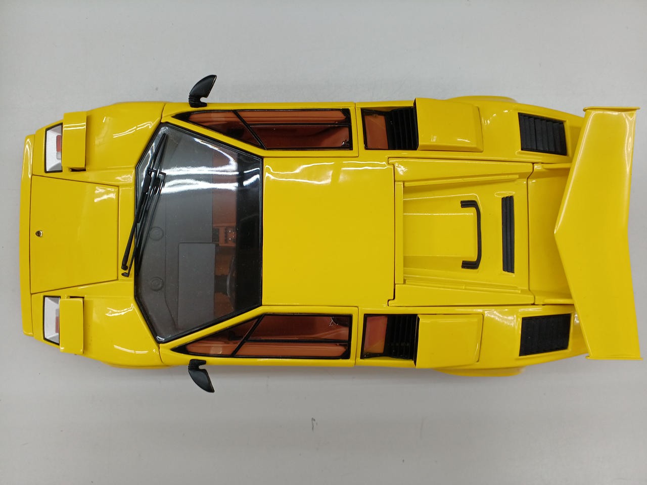 Kyosho 1/18 Lamborghini Countach LP5000 Quattrovalvole Model Car Kyosho 1/18 Lamborghini Countach LP5000 Quattrovalvole Model Car