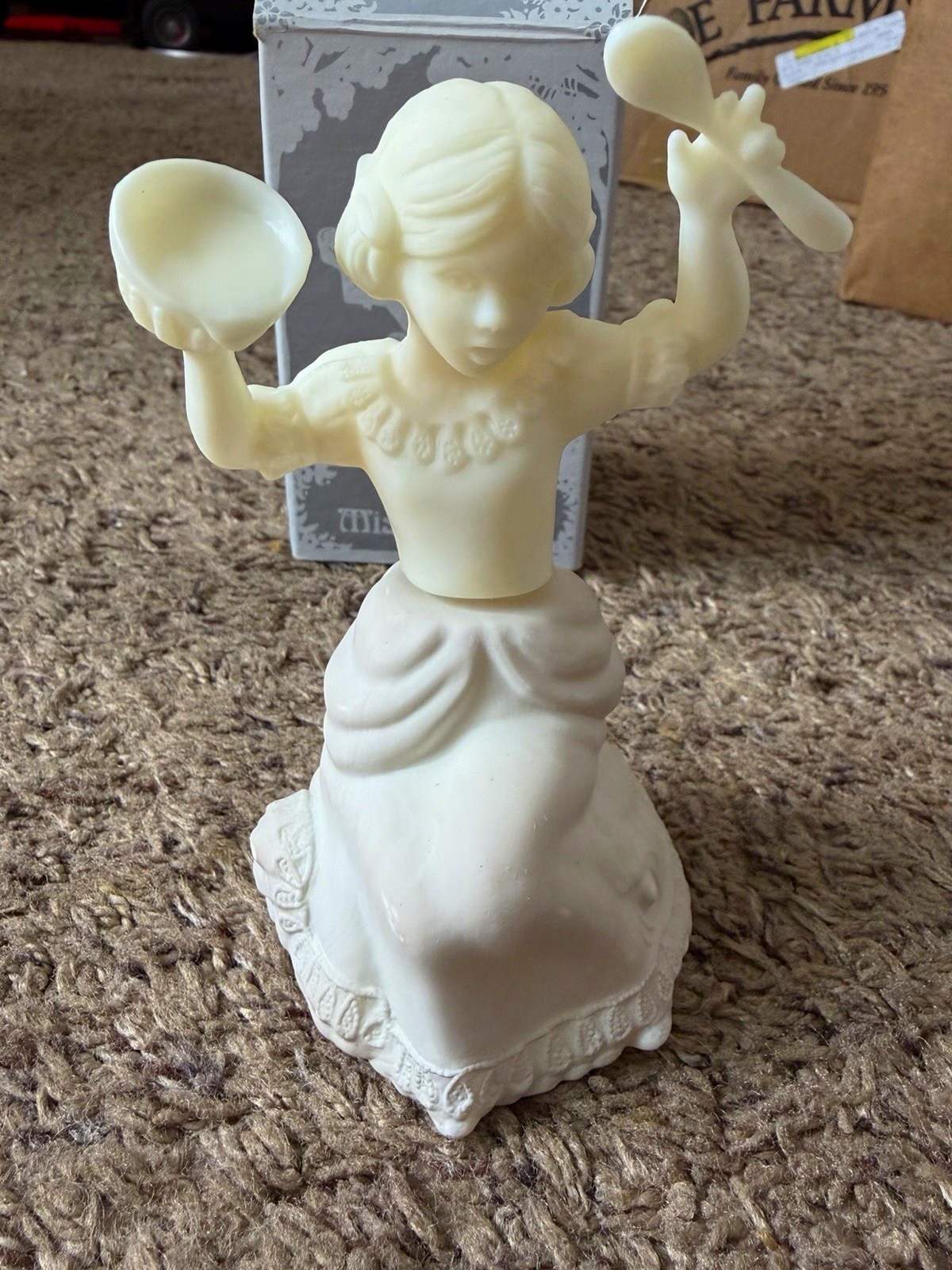 Avon Little Miss Muffet Sweet Honesty Cologne 2 fl oz Collectible Bottle w/ Box