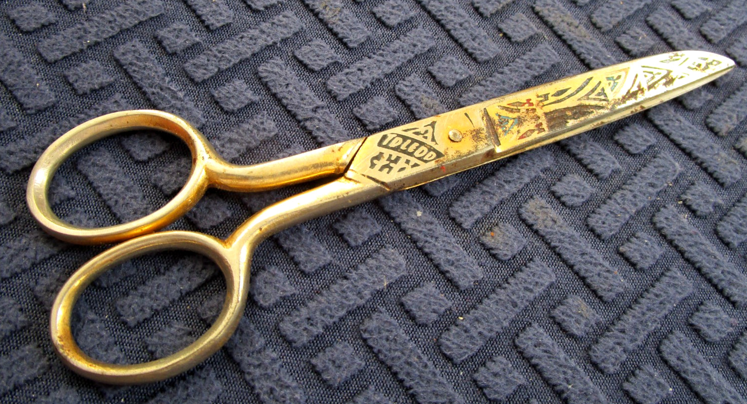 Vtg Toledo Spain Decorative Enameled Gold Tone Sewing Scissors 6 1/8\