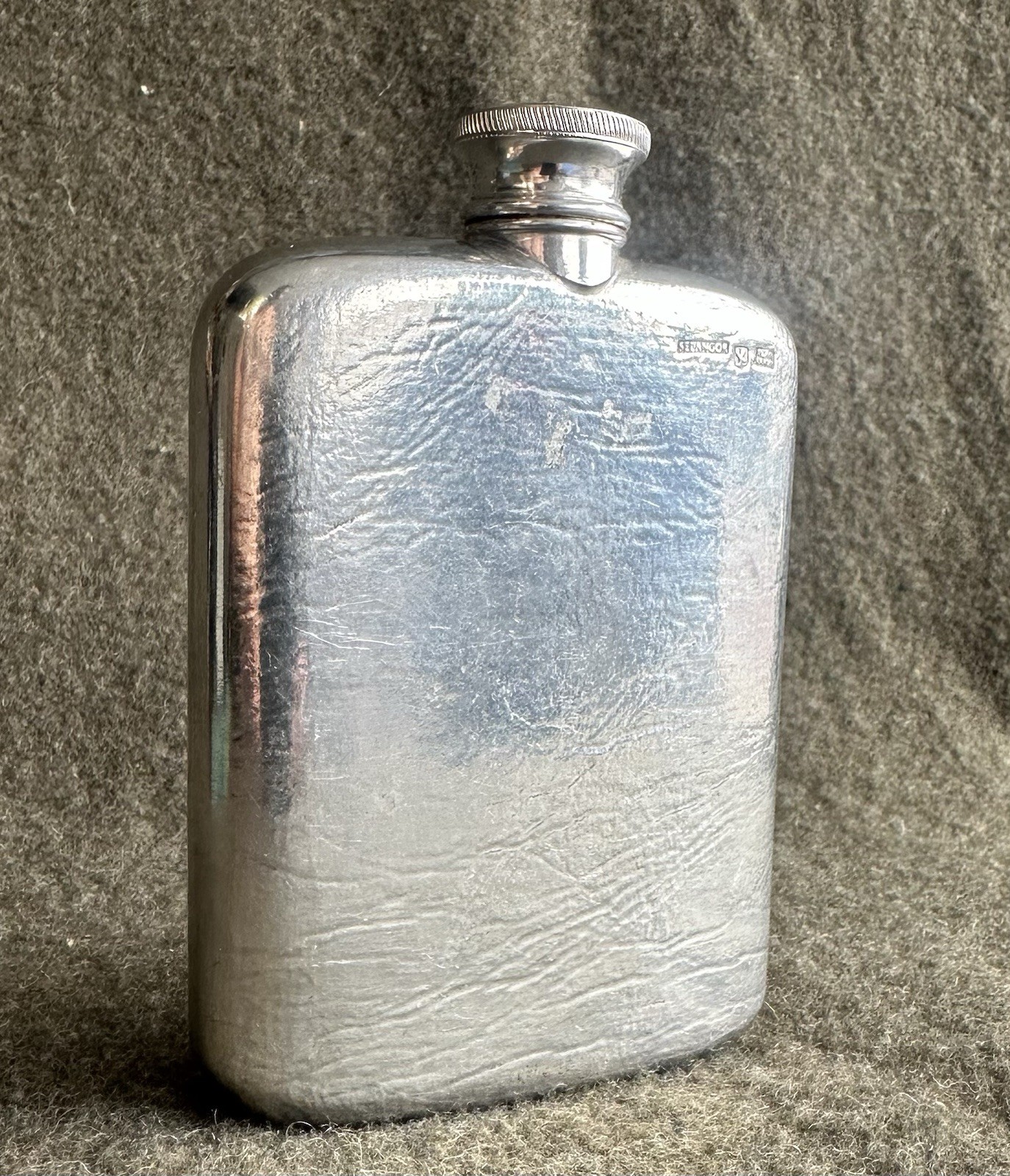 Vintage 1977 Selangor Pewter Hip Flask Leather Grain Stuck Cap Marked Malaysia