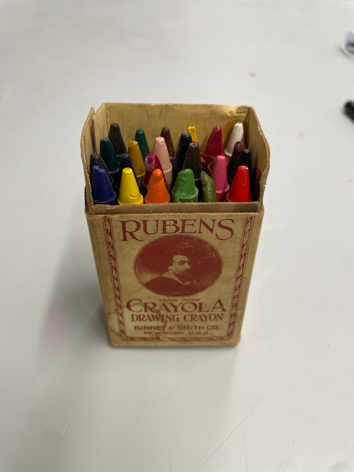 Antique BINNEY & SMITH Rubens No. 24 CRAYOLA Drawing Crayon 24 Colors 1940's Antique BINNEY & SMITH Rubens No. 24 CRAYOLA Drawing Crayon 24 Colors 1940's