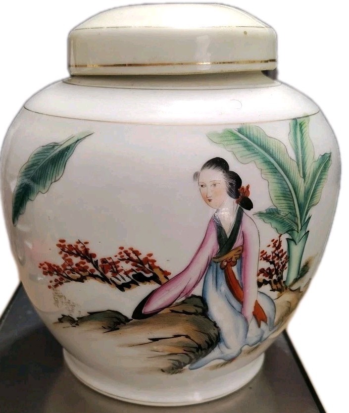 This item is a Chinese Famille Rose porcelain ginger jar. This item is a Chinese Famille Rose porcelain ginger jar.