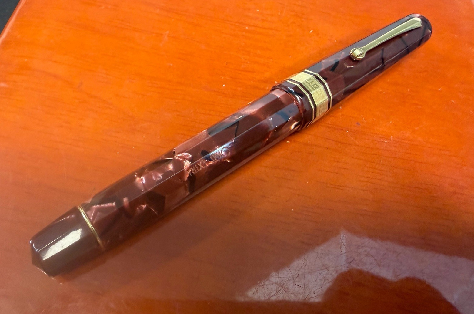 Omas Paragon LE SCARLET RED Rolling Arte Italiana Pen Facetted Gold-Plated Trim