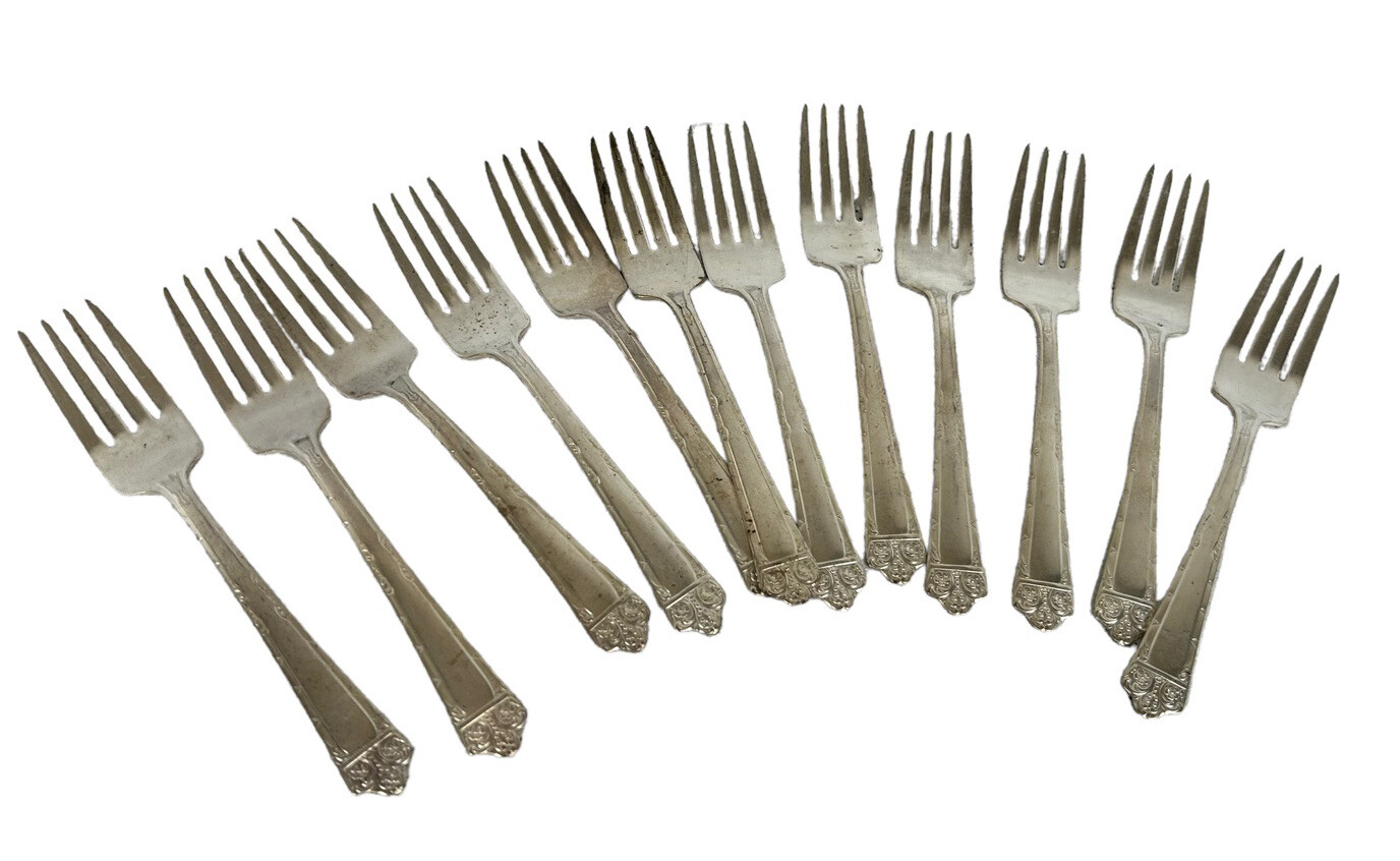 12 SALAD DESSERT FORKS MONROE SILVER CO. THREE PATTERN SILVERPLATE 6 1/8” 12 SALAD DESSERT FORKS MONROE SILVER CO. THREE PATTERN SILVERPLATE 6 1/8”