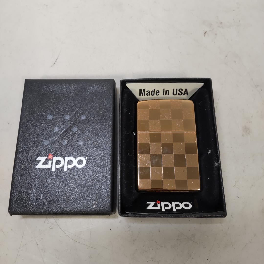 ZIPPO 25CK-BW Checkered Pattern