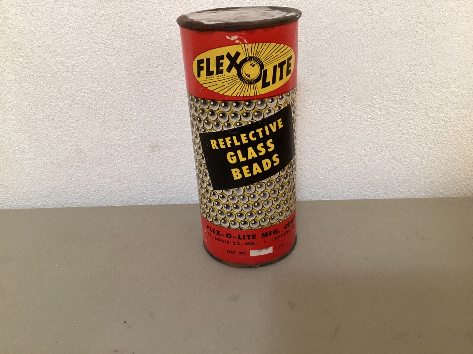 VTG 1950s VINTAGE FLEX-O-LITE REFLECTIVE GLASS BEADS TIN CAN ADVERTISING SIGNS VTG 1950s VINTAGE FLEX-O-LITE REFLECTIVE GLASS BEADS TIN CAN ADVERTISING SIGNS